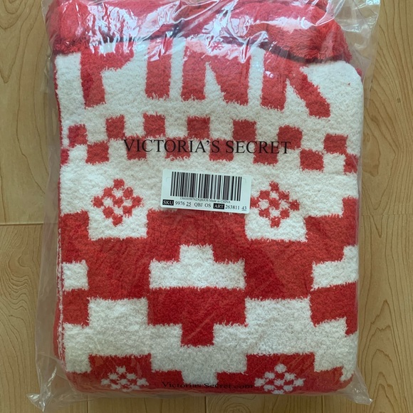 Victoria’s Secret PINK Marshmallow Blanket - Picture 4 of 5